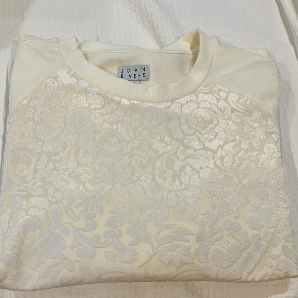 Joan Rivers cream embossed flowered  Long Sleeve crewneck Sweatshirt 2x